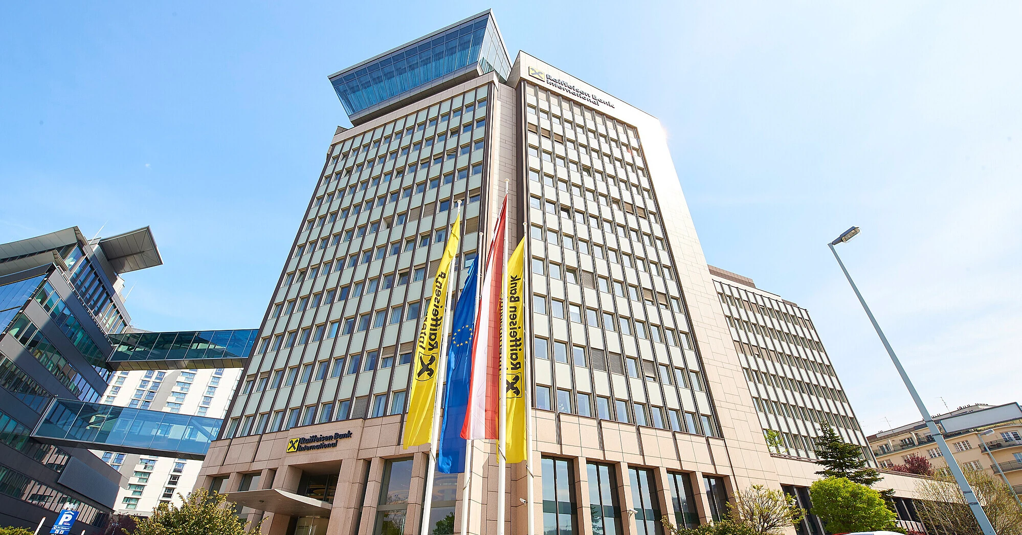 Мільярдний спір Raiffeisen Bank з російським акціонером Strabag наблизився до розв’язки