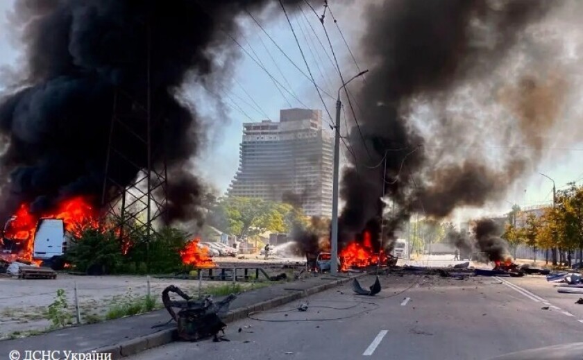 Ворог двічі вдарив по харчовому підприємству у Дніпрі: двоє людей загинули