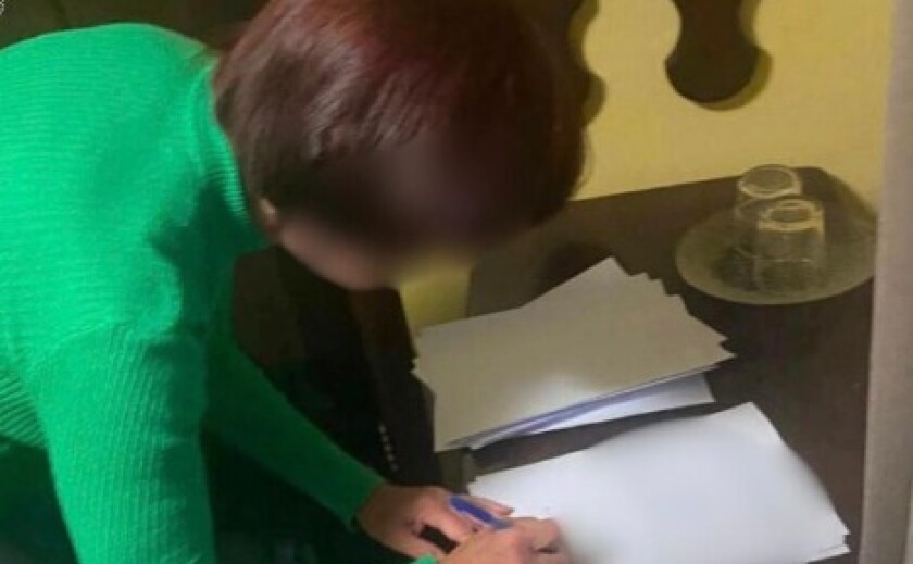 Взято під варту жінку, яка допомагала окупантам організовувати незаконні вибори в Енергодарі