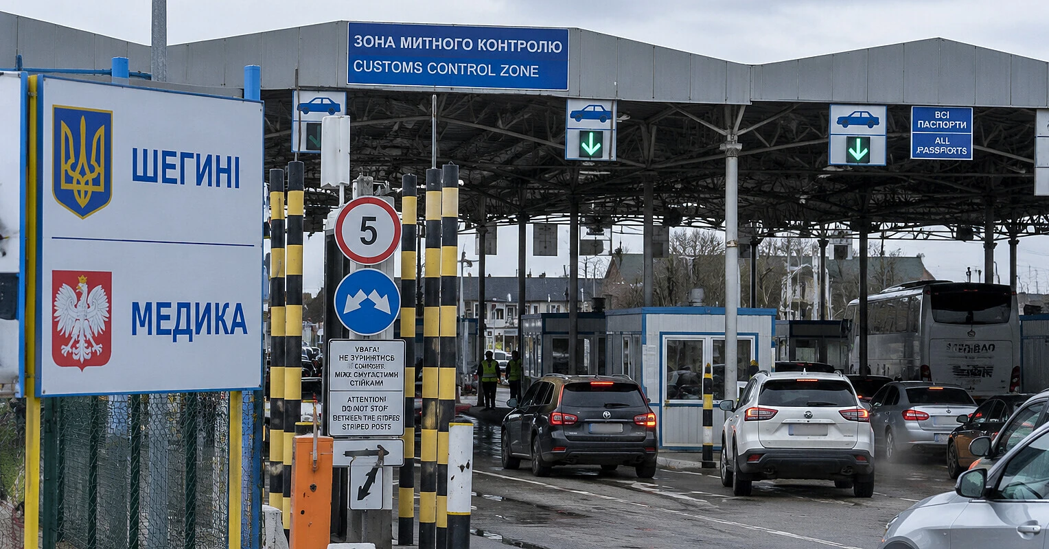На кордоні з Польщею змінюють рух автобусів через “Шегині — Медика”