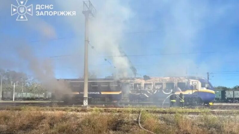 Ворог вдарив БпЛА по пасажирському потягу «Дніпро — Запоріжжя»: загинула провідниця