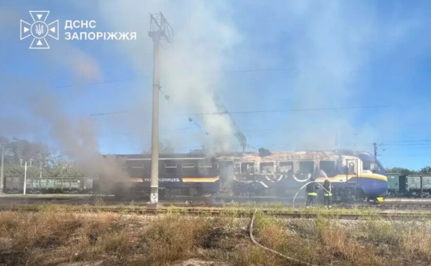 Ворог вдарив БпЛА по пасажирському потягу «Дніпро — Запоріжжя»: загинула провідниця