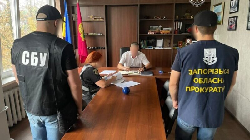 У Запоріжжі посадовця комунального підприємства та підприємця підозрюють у заволодінні 814 тисячами гривень