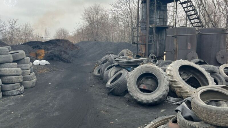 У Запоріжжі з шин незаконно виготовили понад 62 тисячі літрів пального: довкіллю завдали збитків на 12,6 млн грн