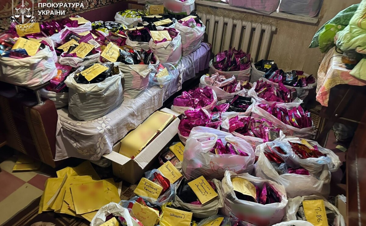 Цукерки з психотропами та рідини для вейпів із канабісом: у Дніпрі викрили групу з сімох людей
