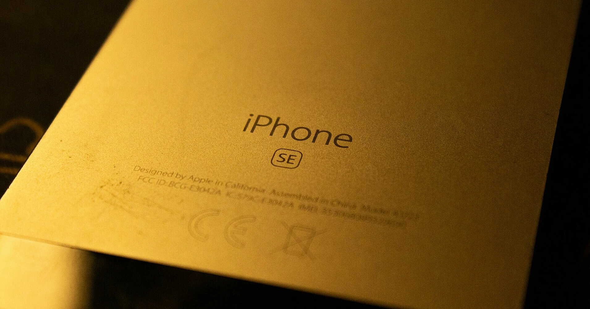Складний iPhone Duo розкупили за години: що відомо про старт продажів в Україні.