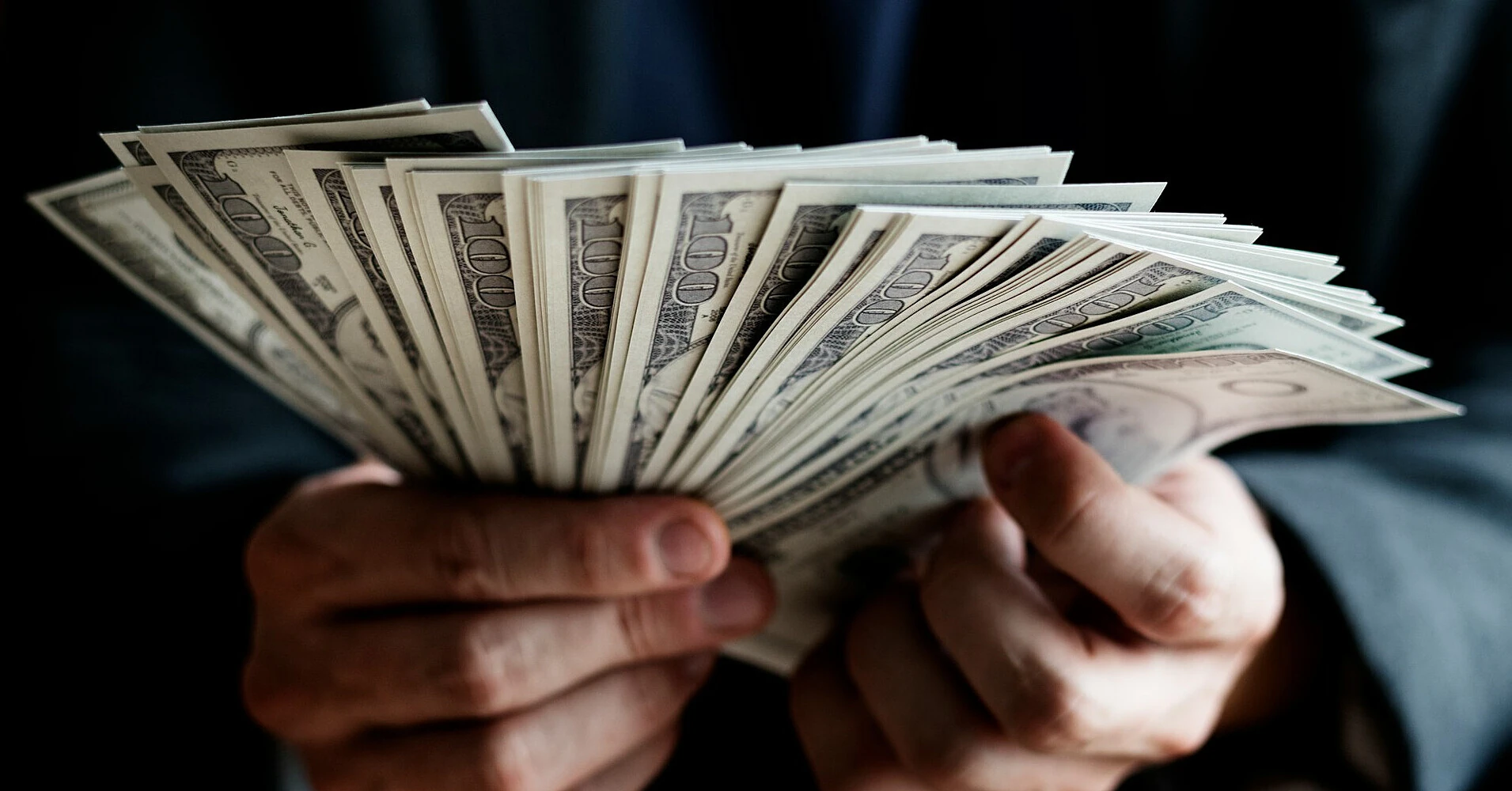Готівковий долар в Україні стабілізувався: різниця між містами скорочується
