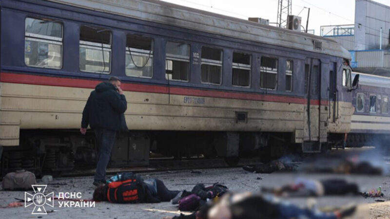 Ворожий удар по залізничному вокзалу у Дніпрі: 13 людей загинули, ще 13 поранені