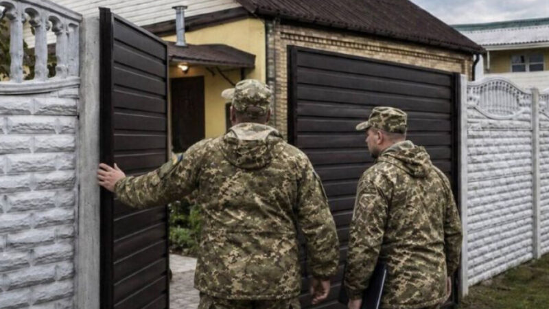 ТЦК почали вторгатися у приватні будинки: Омбудсмен заявив про критичну кількість випадків порушення прав людини