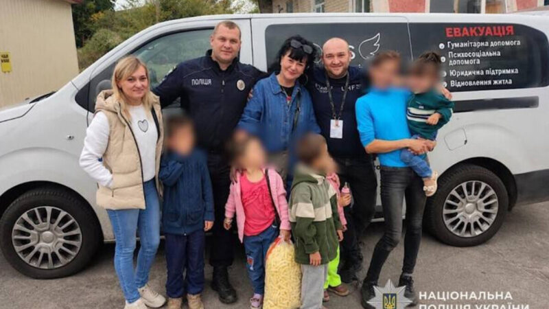 Із Марганця евакуювали матір із п’ятьма дітьми через обстріли та домашнє насильство
