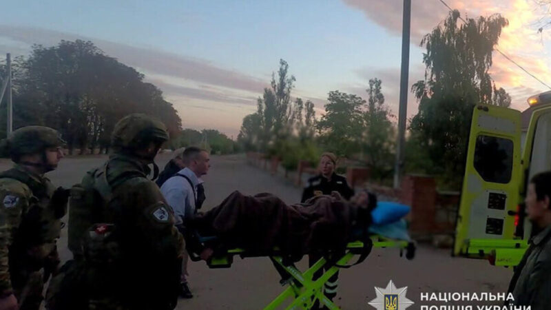 Не залишили сам на сам із небезпекою: «Білі Янголи» евакуювали трьох маломобільних мешканців Нікопольщини