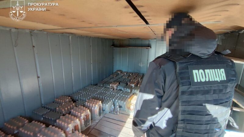 На Дніпропетровщині викрили підпільне виробництво алкоголю: п’ятьом оголосили підозри