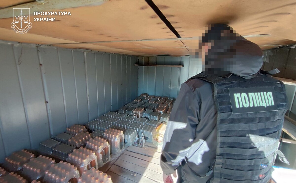 На Дніпропетровщині викрили підпільне виробництво алкоголю: п’ятьом оголосили підозри