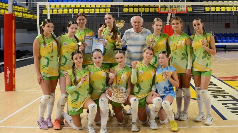 Волейболістки з Кам’янського перемогли на домашньому турнірі «Кам’янське об’єднує»