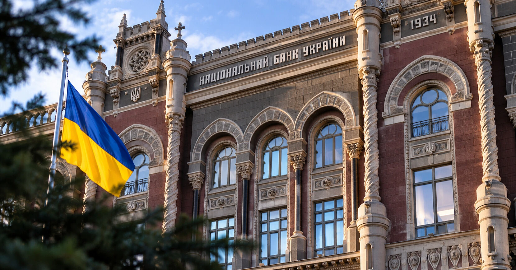 НБУ змінив курси валют на понеділок: євро знову подорожчало