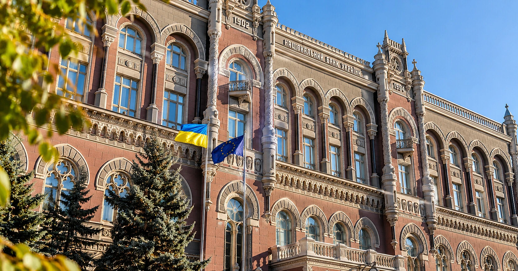 Долар знову перевищив 45 гривень: НБУ оновив офіційні курси