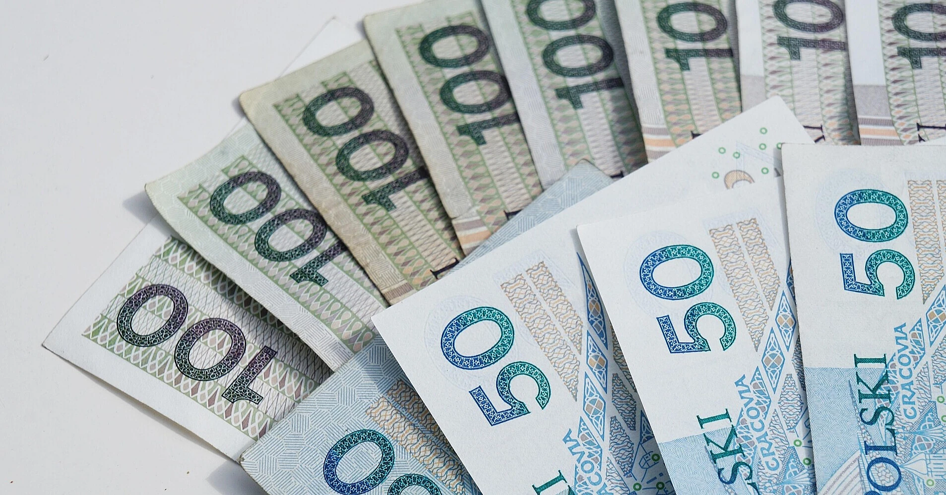 Польща планує значно підвищити фінансові вимоги для іноземців