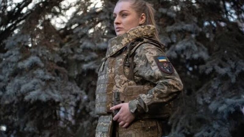 Жіночі бронежилети, ракети й літаки: Україна розширила закупівлі для військових