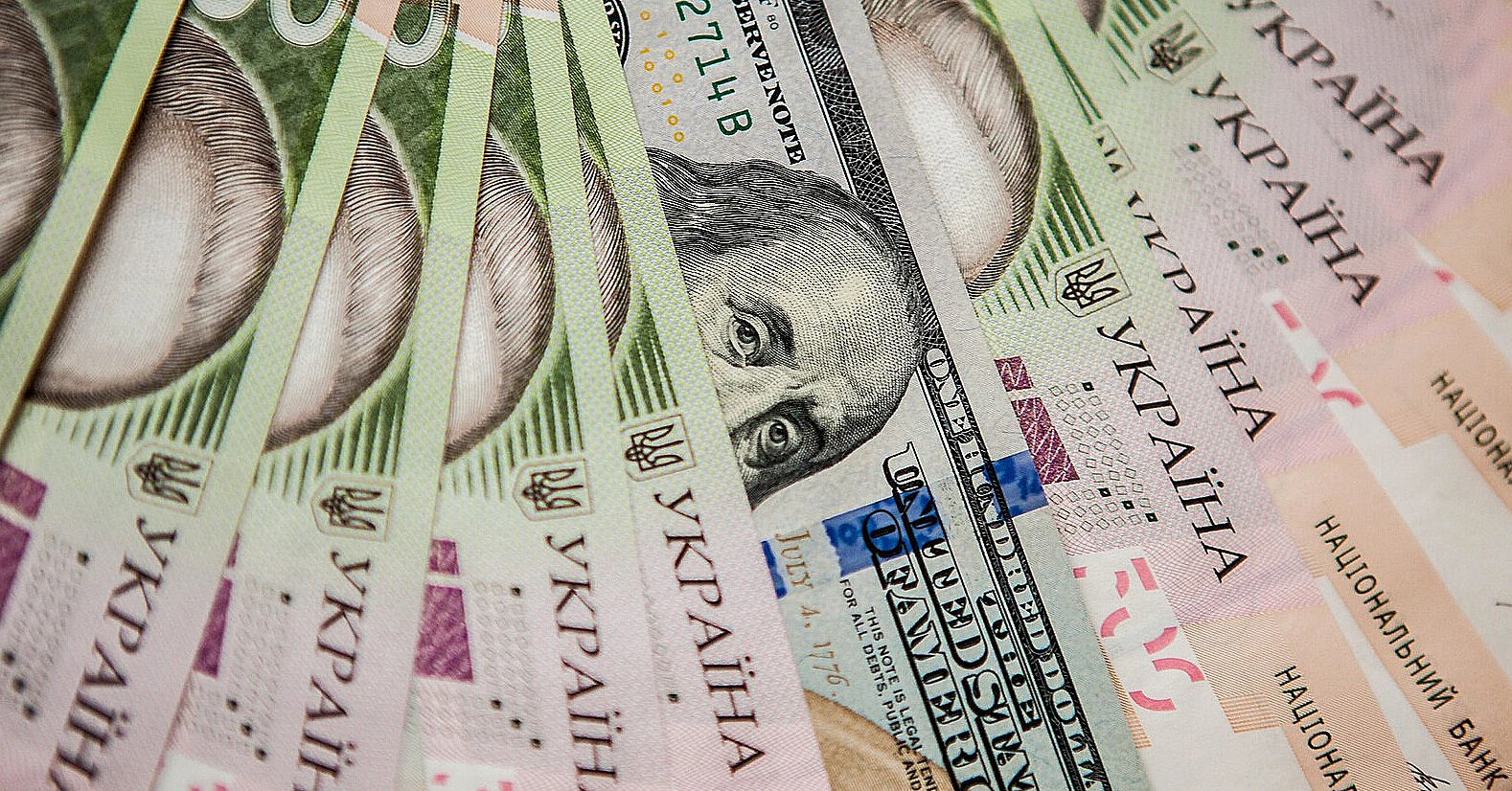 НБУ продав майже $6 млрд за жовтень: як зовнішня допомога повертається на валютний ринок