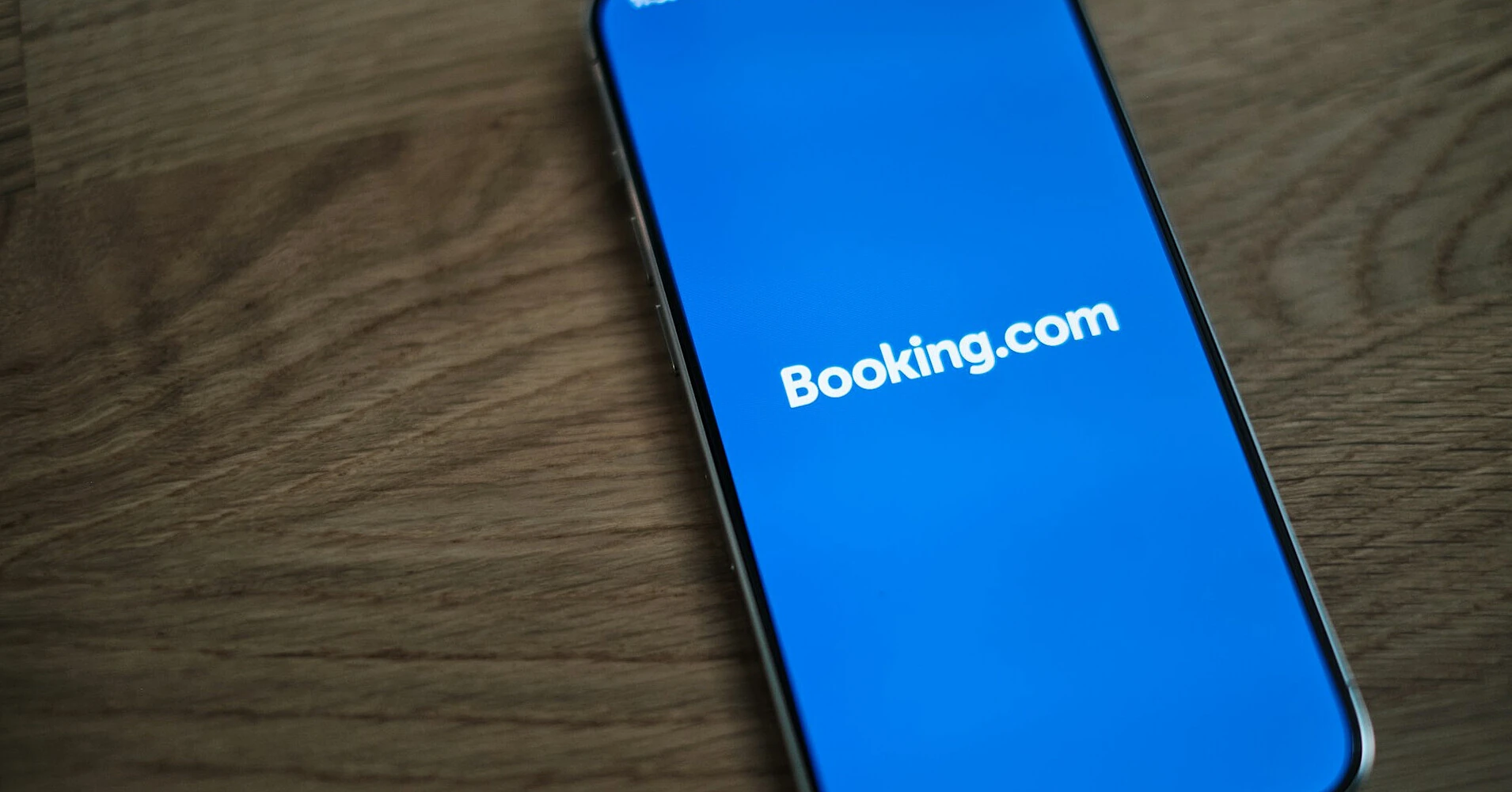ЄС розпочав розслідування щодо Booking.com через шахрайство з бронюваннями