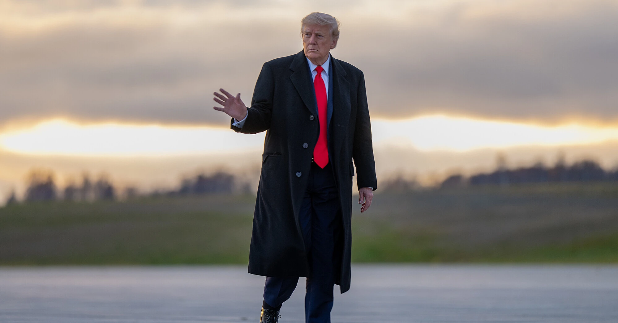 Трамп схиляє Зеленського до миру на умовах Росії, використовуючи економічні аргументи – NYT