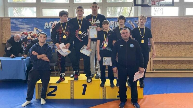 Борці з Кам’янського вибороли п’ять золотих медалей на чемпіонаті області