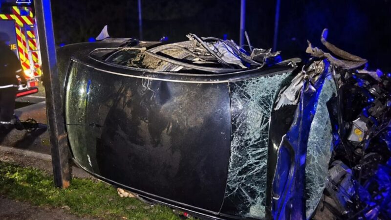У Запоріжжі надзвичайники деблокували пасажира з понівеченого внаслідок ДТП автомобіля