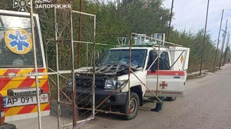 У Запоріжжі російський дрон атакував автомобіль саперів ДСНС