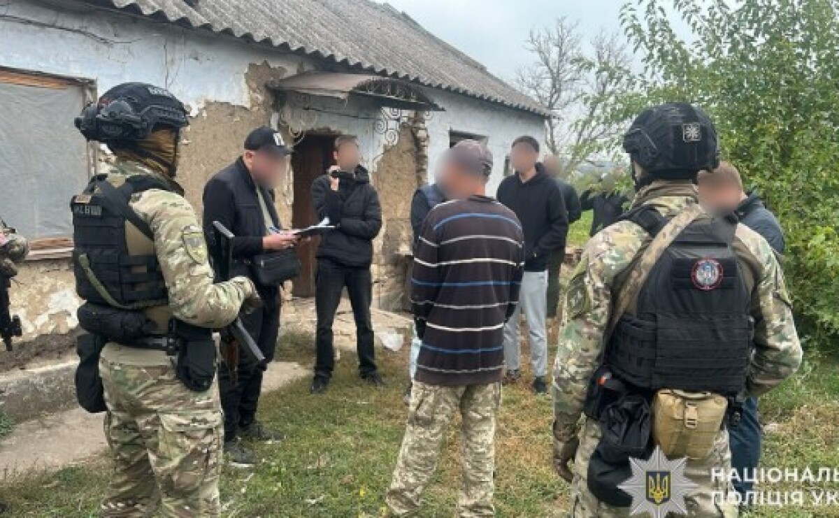 Працівники карного розшуку Дніпра розшукали та затримали підозрюваного у жорстокому вбивстві жінки