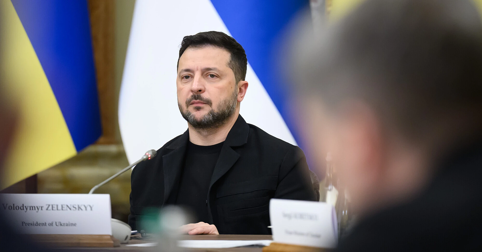 Зеленський підписав закони про податки на закордонні посилки та доходи з онлайн-платформ