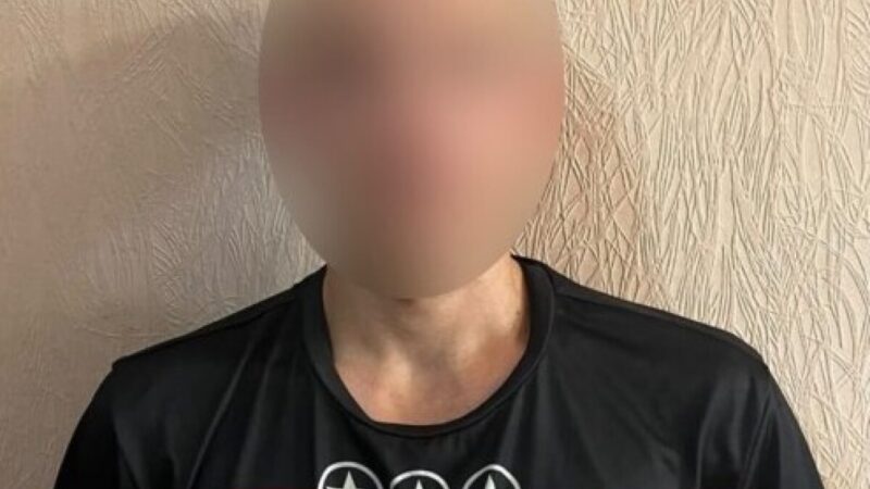 Запропонував допомогу з пошуком житла, а сам викрав телефон: слідчі Самару повідомили чоловікові про підозру