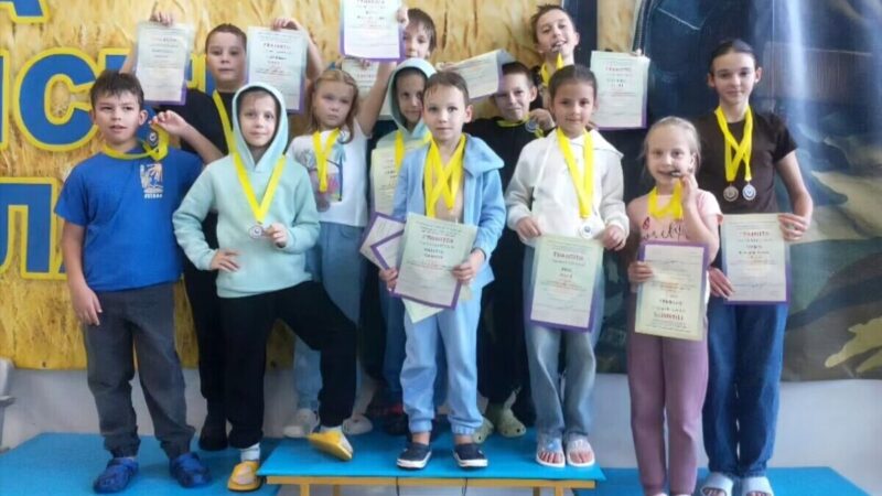 Юні плавці з Кривого Рогу здобули 18 медалей на турнірі в Кам’янському